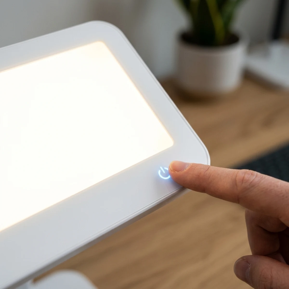 100% UV-Free Optical Filter vs Unfiltered Fluorescent Bulbs